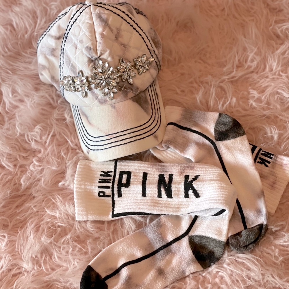 Tie dye hat & socks